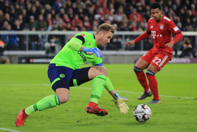 尽管他的身 尽管他的身